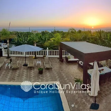 Villa Impressive Exclusive Sea Caves Walk To Taverns Sleeps 11 Ref 507 *