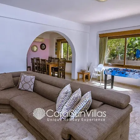 Villa Impressive Exclusive Sea Caves Walk To Taverns Sleeps 11 Ref 507