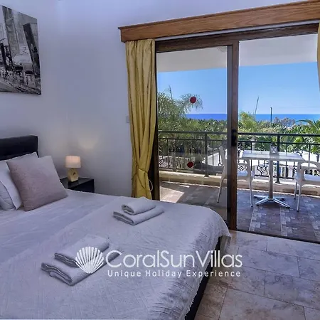 Impressive Exclusive Sea Caves Walk To Taverns Sleeps 11 Ref 507