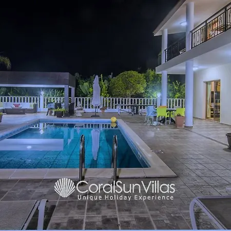 Villa Impressive Exclusive Sea Caves Walk To Taverns Sleeps 11 Ref 507 *