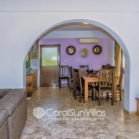 Villa Impressive Exclusive Sea Caves Walk To Taverns Sleeps 11 Ref 507