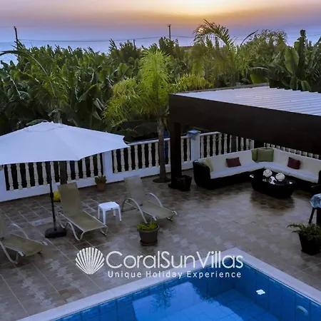 Impressive Exclusive Sea Caves Walk To Taverns Sleeps 11 Ref 507 *