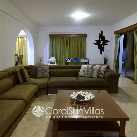 Impressive Exclusive Sea Caves Walk To Taverns Sleeps 11 Ref 507 Villa