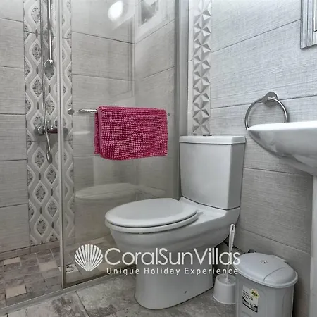 Villa Impressive Exclusive Sea Caves Walk To Taverns Sleeps 11 Ref 507