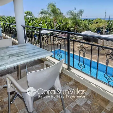 Impressive Exclusive Sea Caves Walk To Taverns Sleeps 11 Ref 507 Villa