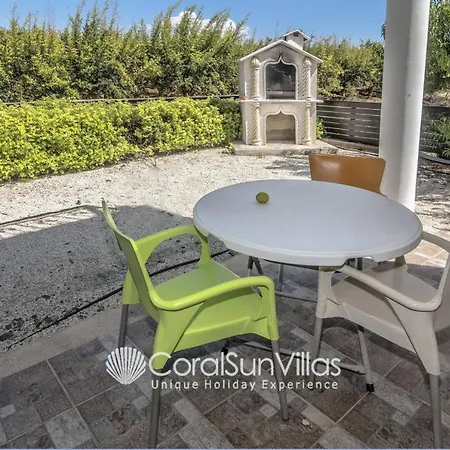 Impressive Exclusive Sea Caves Walk To Taverns Sleeps 11 Ref 507