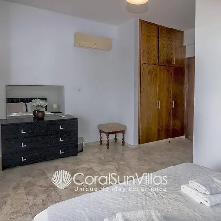 Impressive Exclusive Sea Caves Walk To Taverns Sleeps 11 Ref 507