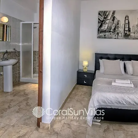 Impressive Exclusive Sea Caves Walk To Taverns Sleeps 11 Ref 507 Villa