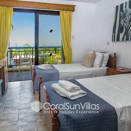 Impressive Exclusive Sea Caves Walk To Taverns Sleeps 11 Ref 507