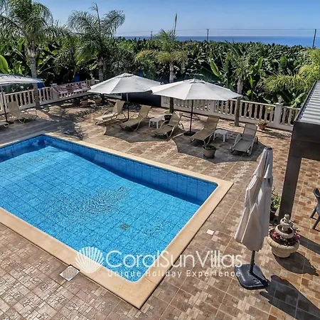 Impressive Exclusive Sea Caves Walk To Taverns Sleeps 11 Ref 507 Willa