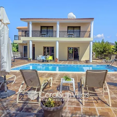 Impressive Exclusive Sea Caves Walk To Taverns Sleeps 11 Ref 507