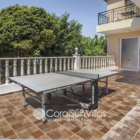 Impressive Exclusive Sea Caves Walk To Taverns Sleeps 11 Ref 507 *