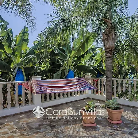 Impressive Exclusive Sea Caves Walk To Taverns Sleeps 11 Ref 507