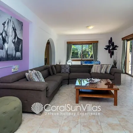 Impressive Exclusive Sea Caves Walk To Taverns Sleeps 11 Ref 507 *