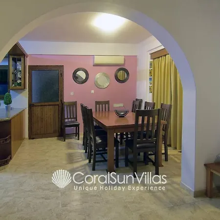 Villa Impressive Exclusive Sea Caves Walk To Taverns Sleeps 11 Ref 507 *