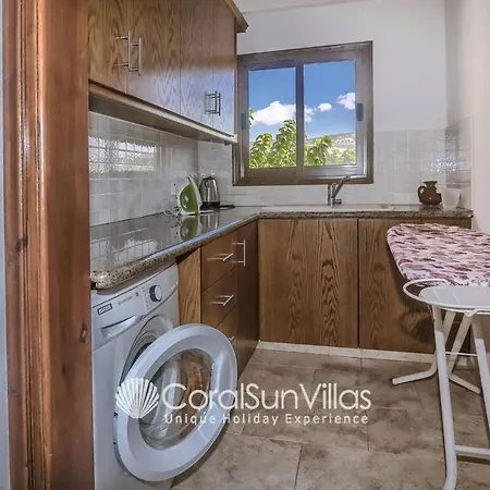 Impressive Exclusive Sea Caves Walk To Taverns Sleeps 11 Ref 507 *