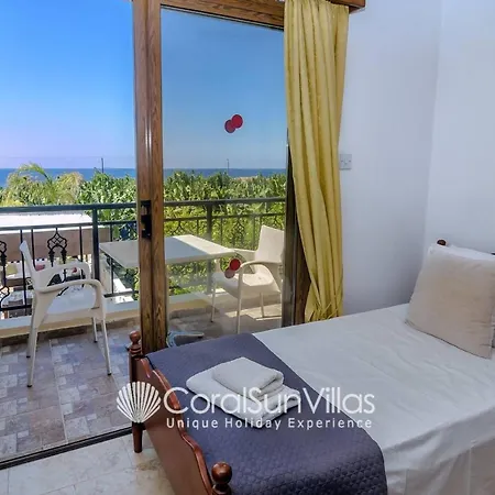 Impressive Exclusive Sea Caves Walk To Taverns Sleeps 11 Ref 507 Villa