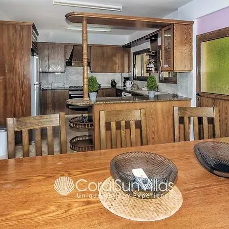 Impressive Exclusive Sea Caves Walk To Taverns Sleeps 11 Ref 507 *