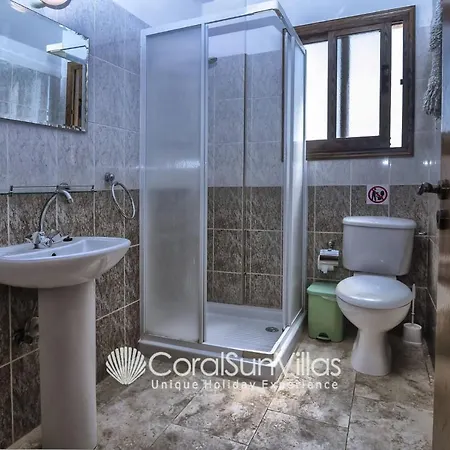 Villa Impressive Exclusive Sea Caves Walk To Taverns Sleeps 11 Ref 507