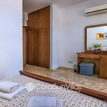 Impressive Exclusive Sea Caves Walk To Taverns Sleeps 11 Ref 507 *