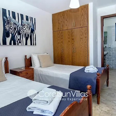Villa Impressive Exclusive Sea Caves Walk To Taverns Sleeps 11 Ref 507