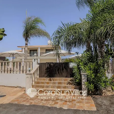 Impressive Exclusive Sea Caves Walk To Taverns Sleeps 11 Ref 507