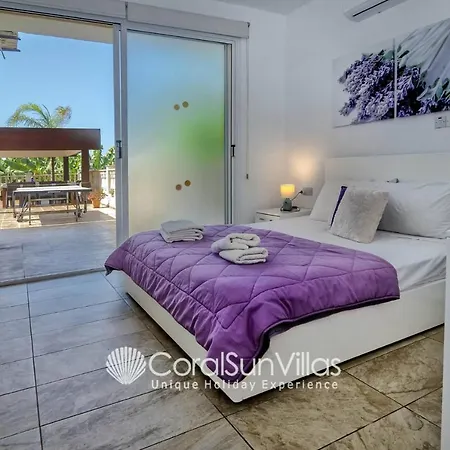 Impressive Exclusive Sea Caves Walk To Taverns Sleeps 11 Ref 507 Villa