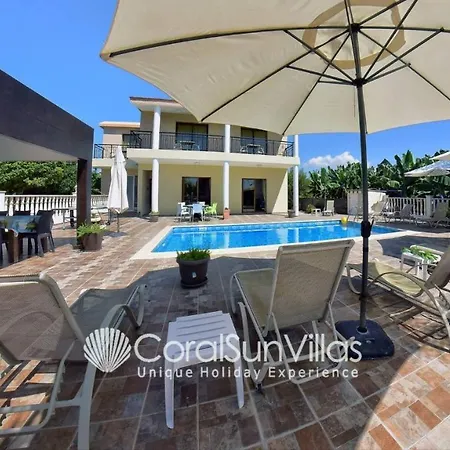 Impressive Exclusive Sea Caves Walk To Taverns Sleeps 11 Ref 507
