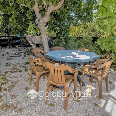 Impressive Exclusive Sea Caves Walk To Taverns Sleeps 11 Ref 507 Villa Peyia