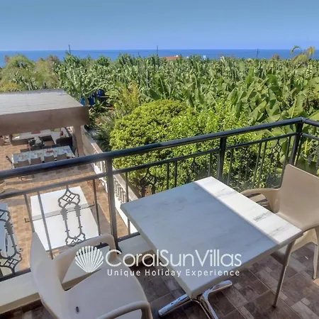 Impressive Exclusive Sea Caves Walk To Taverns Sleeps 11 Ref 507