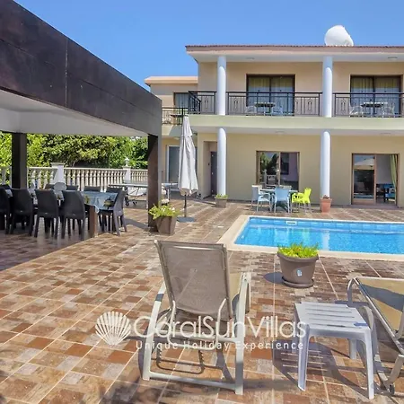 Impressive Exclusive Sea Caves Walk To Taverns Sleeps 11 Ref 507 Villa Peyia
