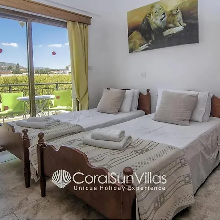 Impressive Exclusive Sea Caves Walk To Taverns Sleeps 11 Ref 507